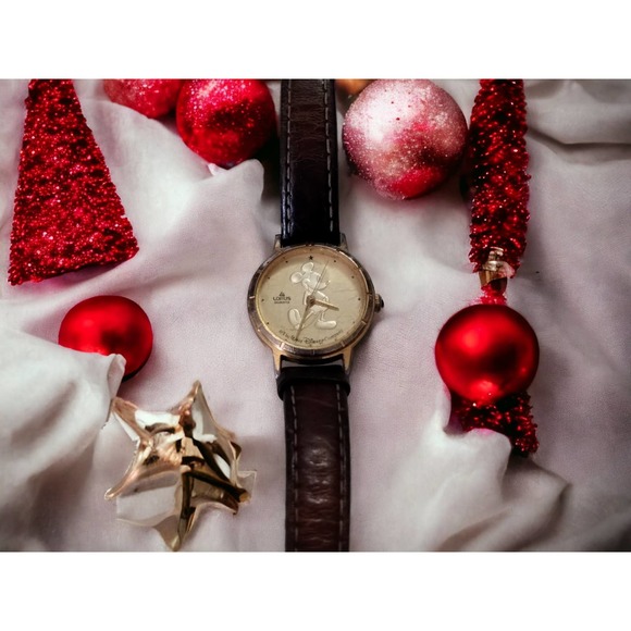 Like New! Mickey mouse vintage watch with black strap - Picture 1 of 1
